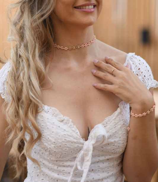 La Rhodonite, l'étreinte dont ton coeur a besoin